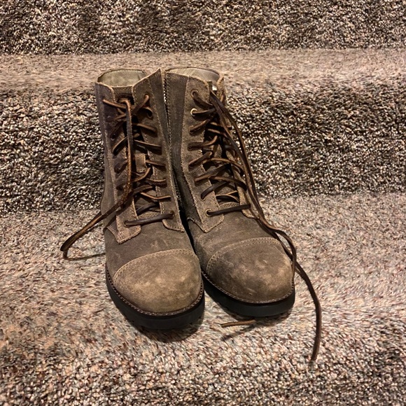 UGG Boots - Picture 3 of 4